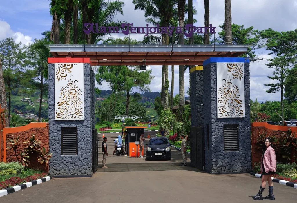 Tiket Alam Tenjolaya Park